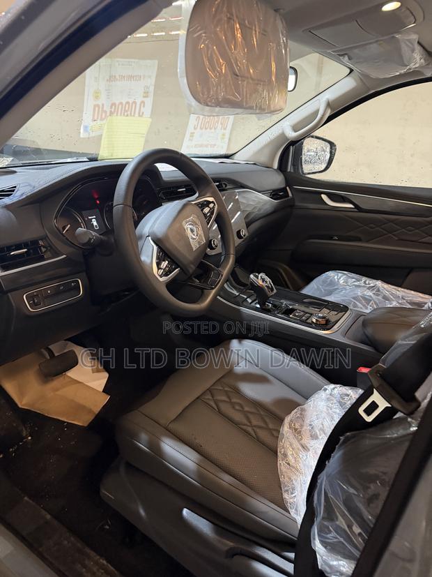 New Nissan Pick-Up 2025 Gray