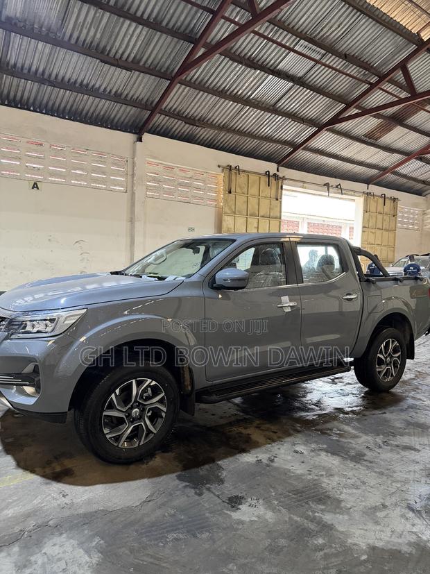 New Nissan Pick-Up 2025 Gray