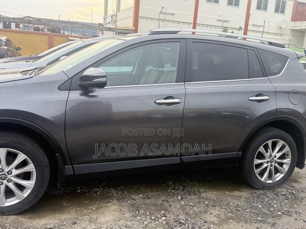 Toyota RAV4 2018 Gray