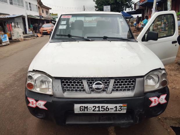 Nissan Hardbody 2012 White