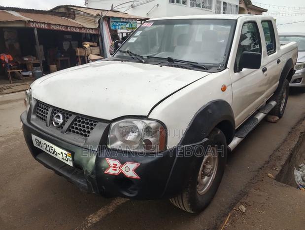 Nissan Hardbody 2012 White