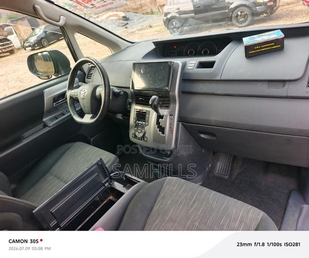 Toyota Voxy X 4WD 7-Seater 2015 Black