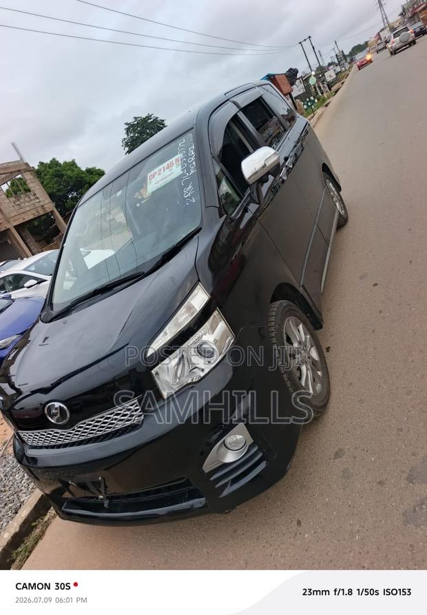 Toyota Voxy X 4WD 7-Seater 2015 Black