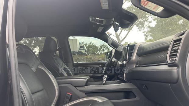RAM 1500 2022 Black