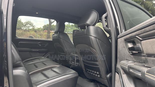RAM 1500 2022 Black