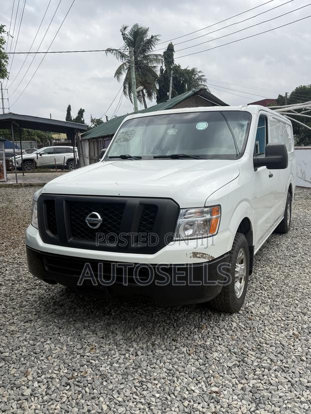 Nissan NV3500 2018 White