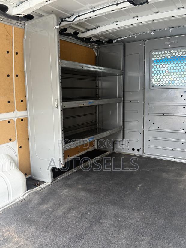 Nissan NV3500 2018 White