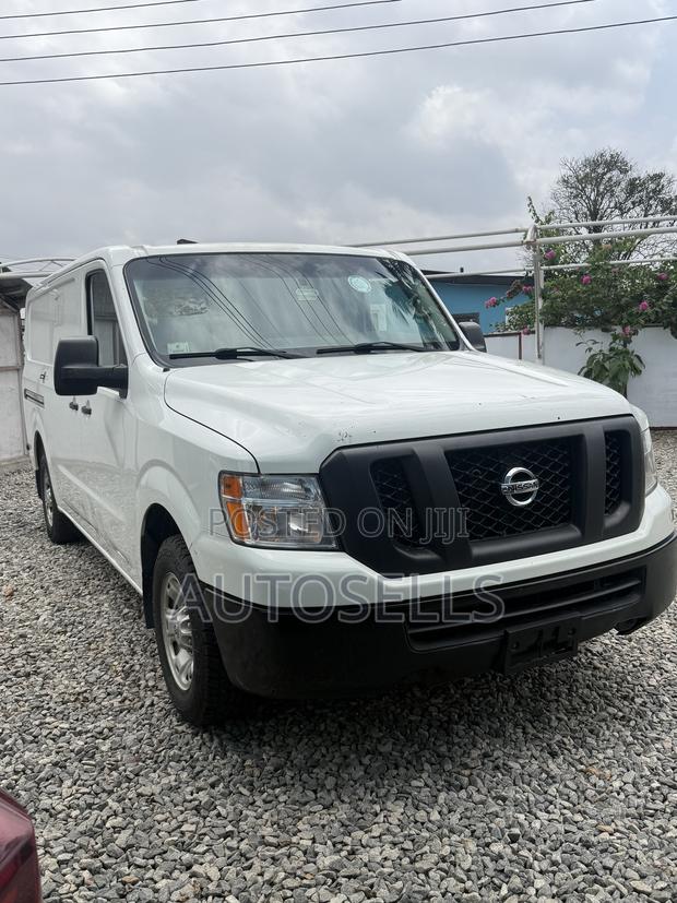 Nissan NV3500 2018 White