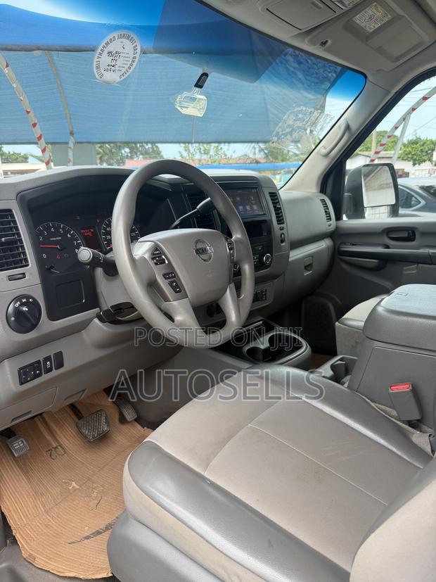 Nissan NV3500 2018 White