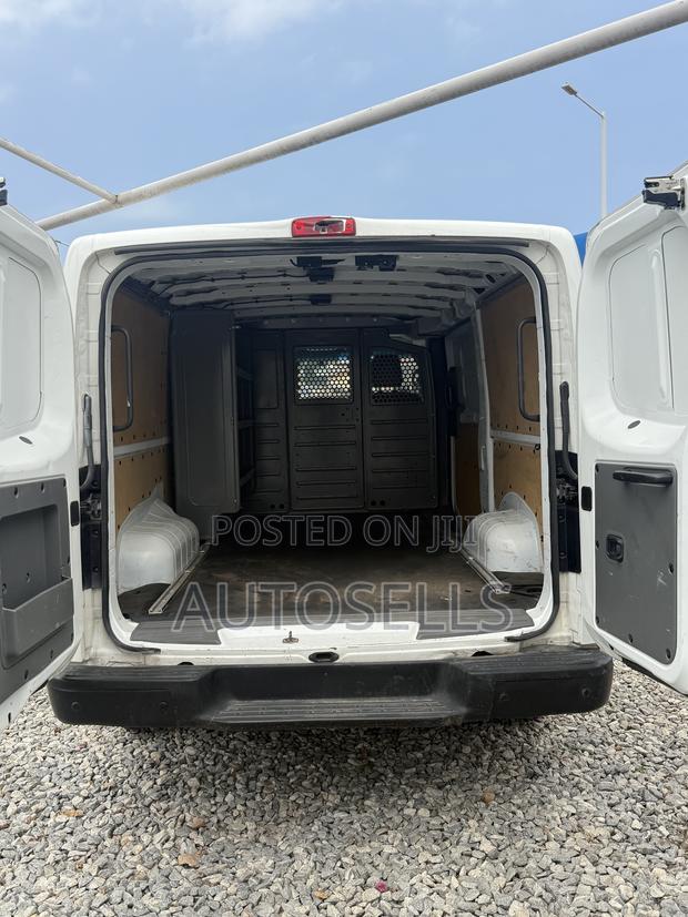 Nissan NV3500 2018 White