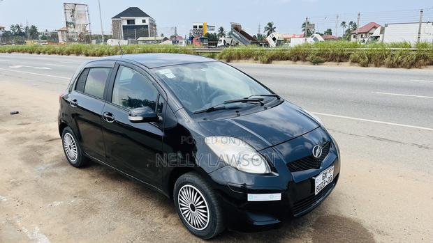 Toyota Vitz 1.5 FWD 3dr 2010 Black