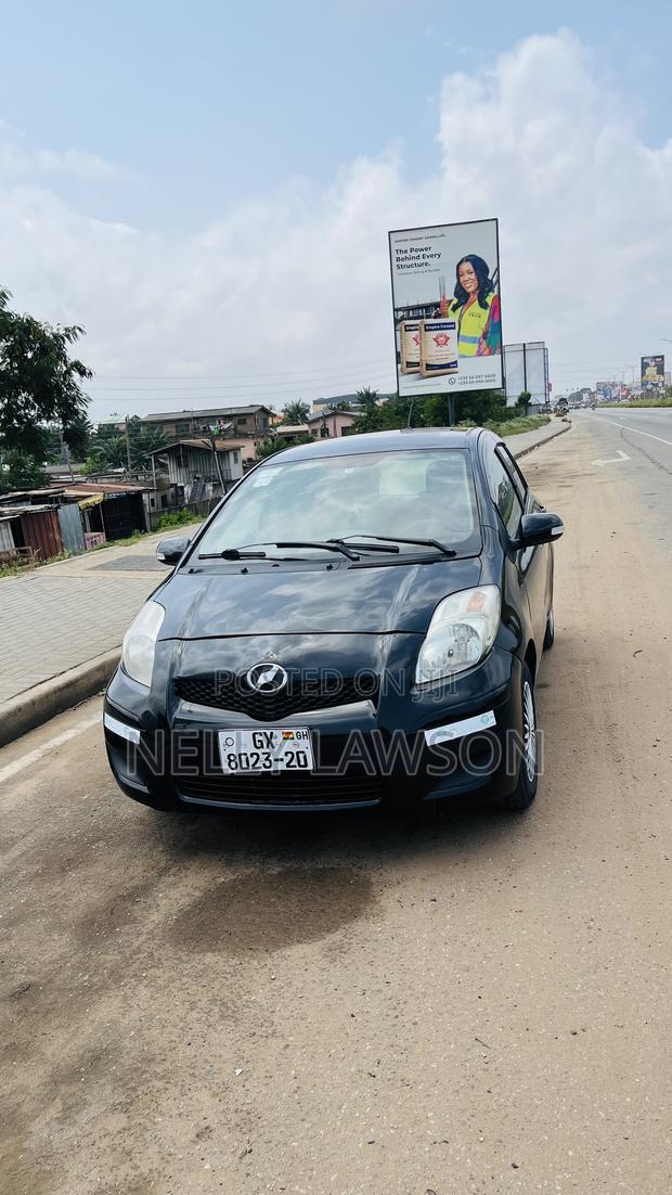 Toyota Vitz 1.5 FWD 3dr 2010 Black