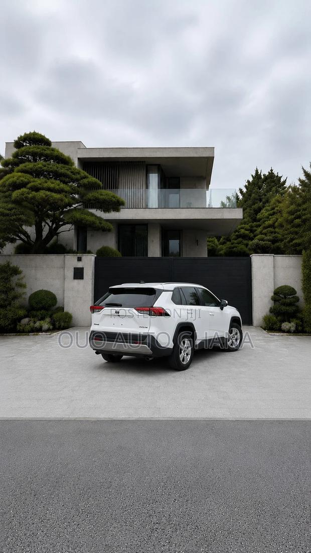 Toyota RAV4 2024 White