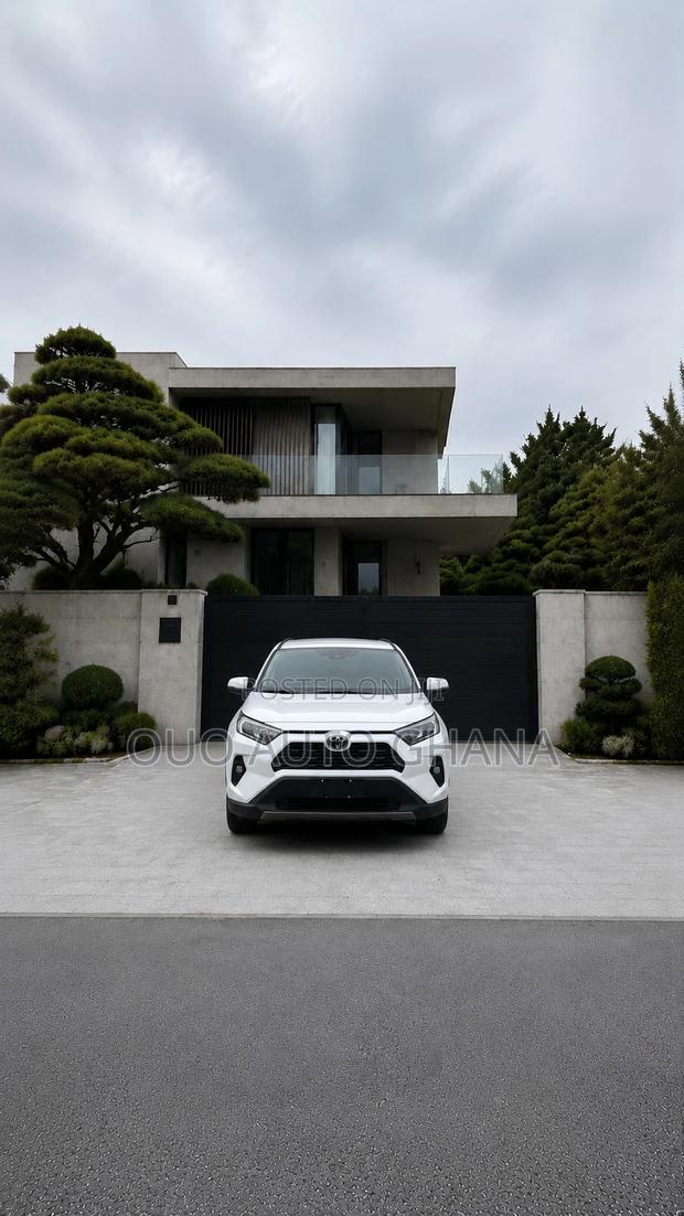 Toyota RAV4 2024 White