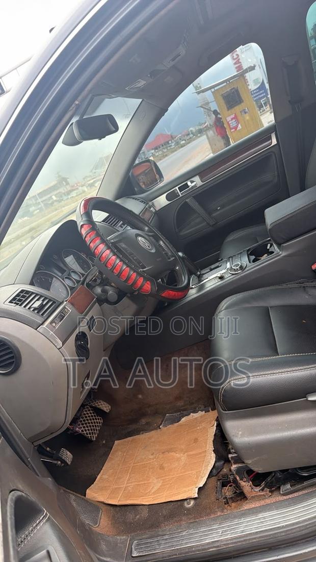 Volkswagen Touareg V6 TDI 2010 Gray