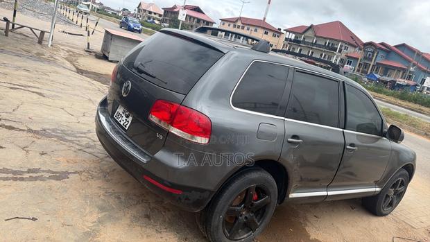 Volkswagen Touareg V6 TDI 2010 Gray
