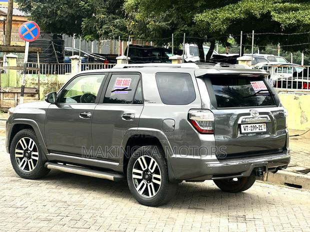 Toyota 4-Runner Limited 4dr SUV 4WD (4.0L 6cyl 5A) 2014 Gray