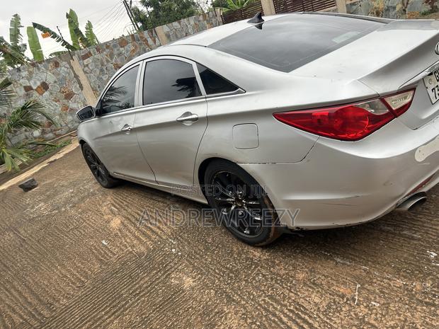 Hyundai Sonata SE 2.0T Sedan FWD (2.0L 4cyl 6A) 2011 Silver