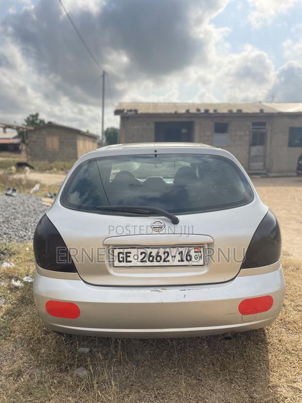 Nissan Almera 2000 Silver