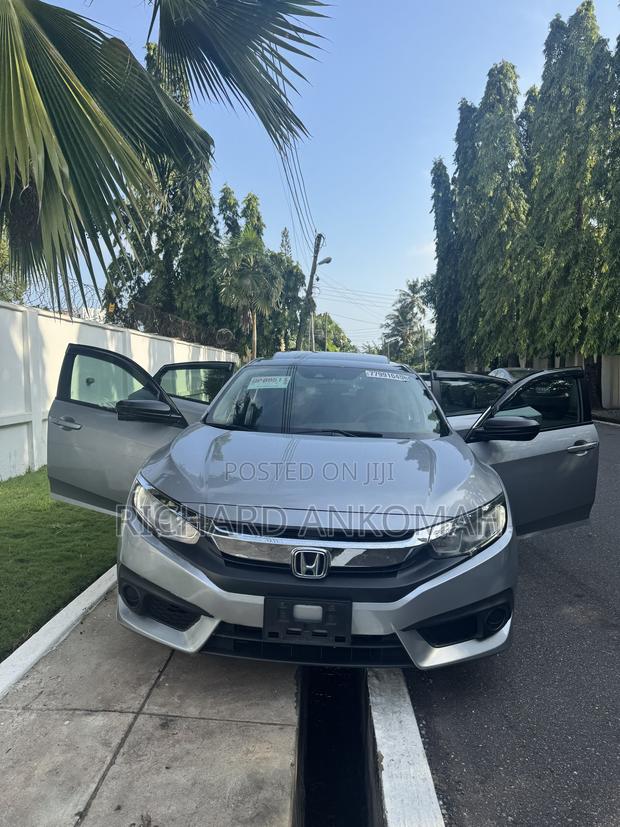 Honda Civic EX 4dr Hatchback (1.5L 4cyl) 2017 Gray