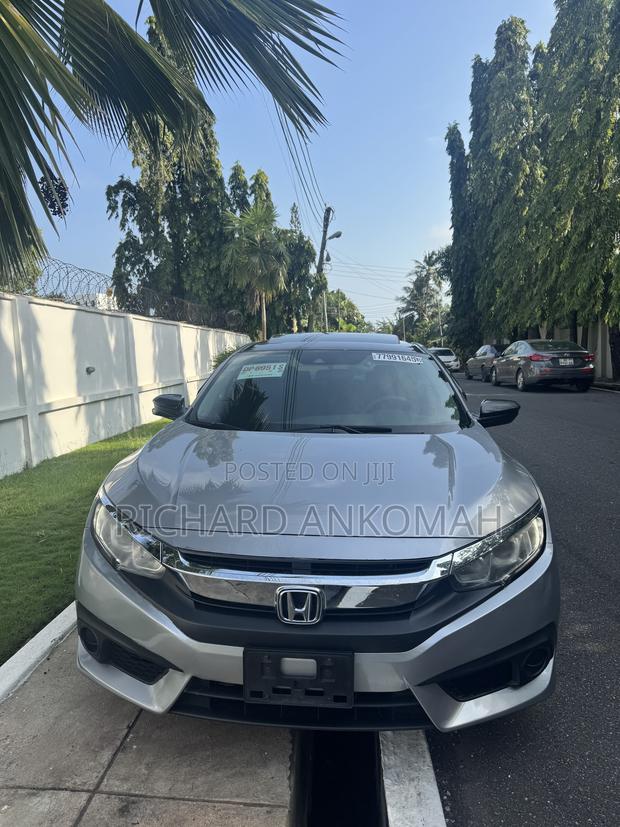 Honda Civic EX 4dr Hatchback (1.5L 4cyl) 2017 Gray