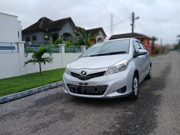 Toyota Vitz 2014 Silver