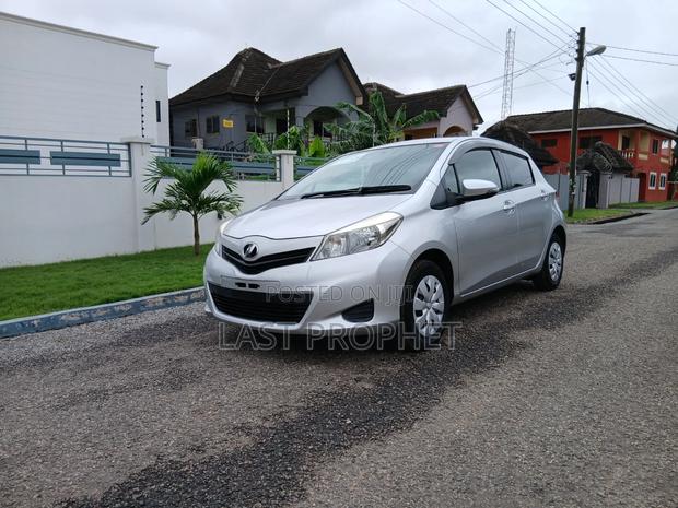 Toyota Vitz 2014 Silver
