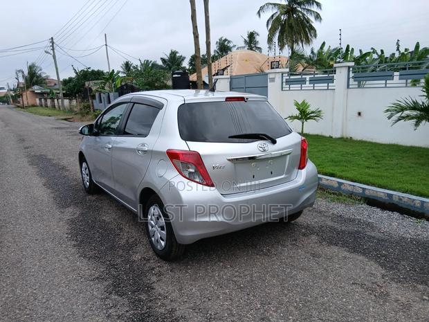 Toyota Vitz 2014 Silver