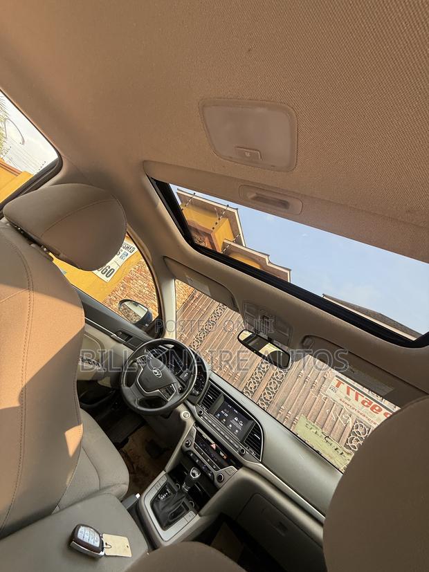 Hyundai Elantra Value Edition 2018 Blue