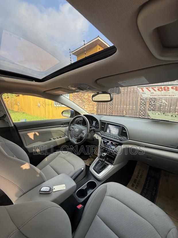 Hyundai Elantra Value Edition 2018 Blue