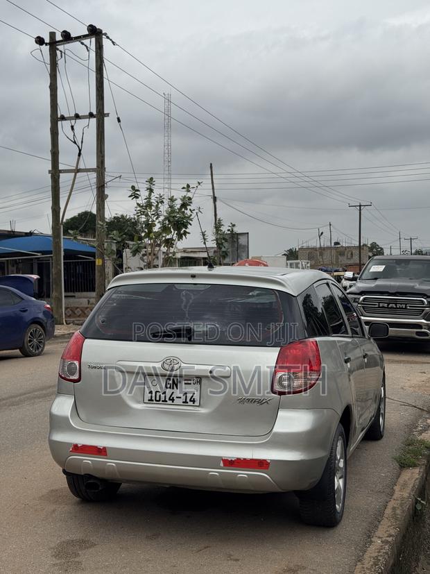 Toyota Matrix XR Hatchback FWD (1.8L 4cyl 4A) 2004 Silver