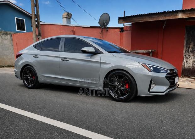 Hyundai Elantra 2019 Silver