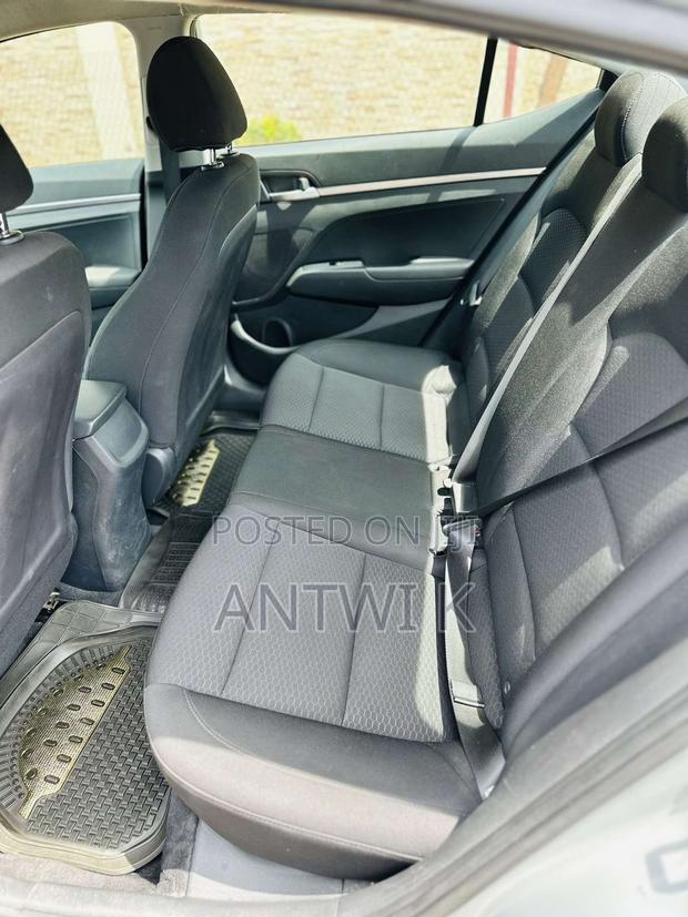 Hyundai Elantra 2019 Silver