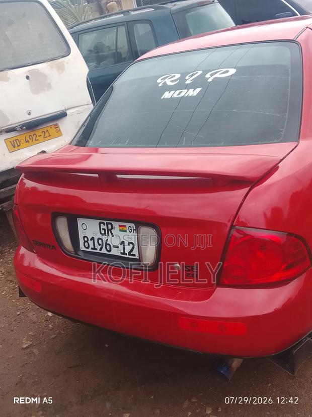 Nissan Sentra 2001 Red