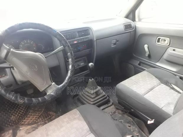 Nissan Hardbody 2004 Silver