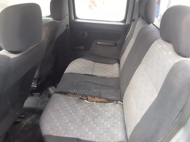 Nissan Hardbody 2004 Silver