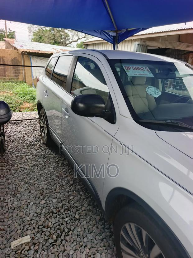 Mitsubishi Outlander SEL FWD 2019 White