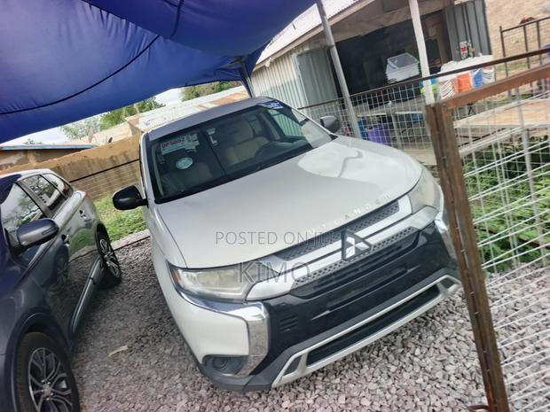 Mitsubishi Outlander SEL FWD 2019 White