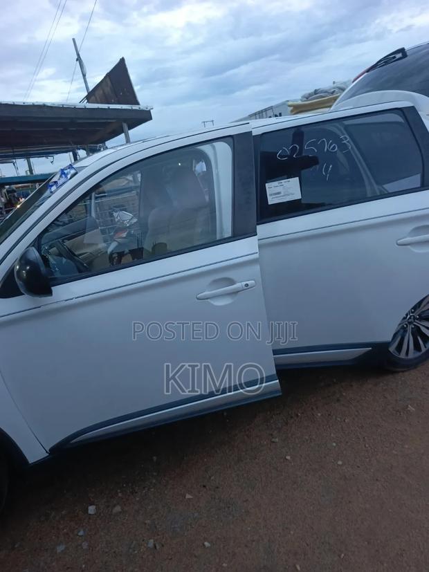 Mitsubishi Outlander SEL FWD 2019 White