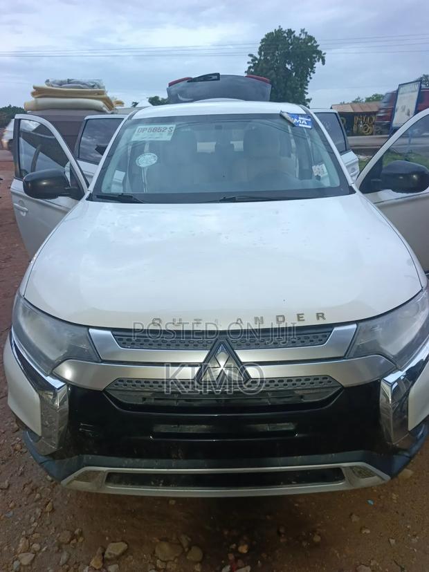 Mitsubishi Outlander SEL FWD 2019 White