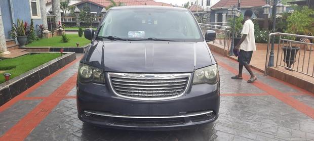 Chrysler Town & Country 2012 Black