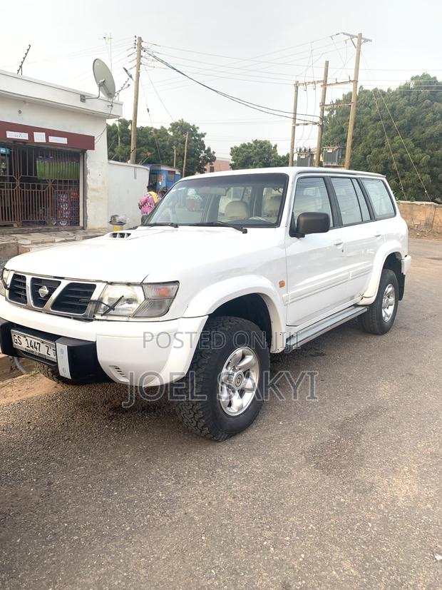 Nissan Patrol 2000 White