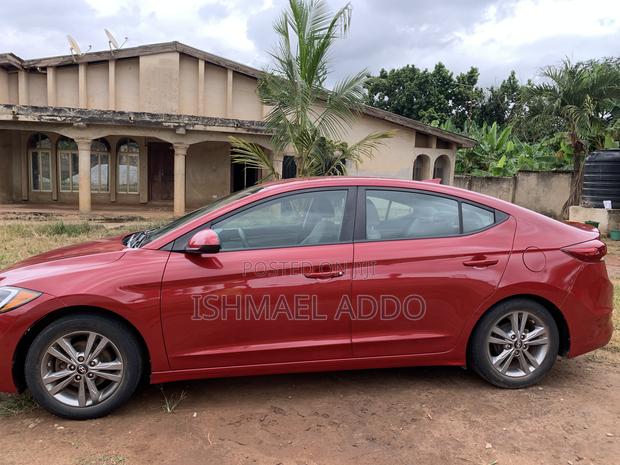 Hyundai Elantra Limited Sedan FWD (2.0L 4cyl 6A) 2017 Red