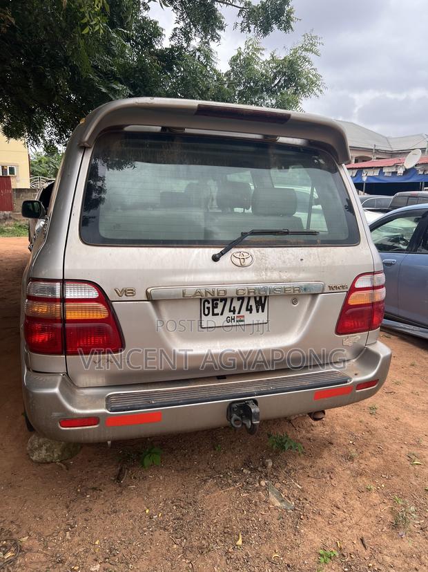 Toyota Land Cruiser 2001 Silver