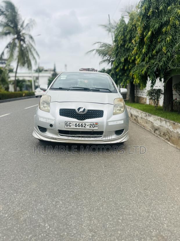 Toyota Vitz 2007 Silver