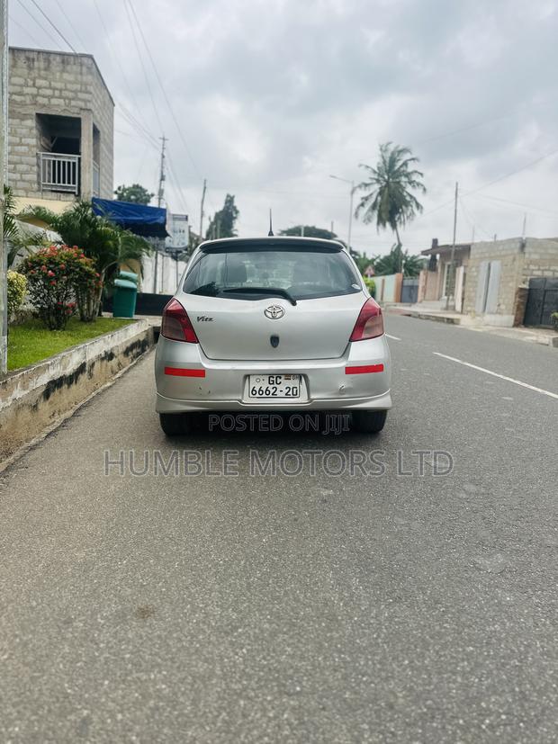 Toyota Vitz 2007 Silver