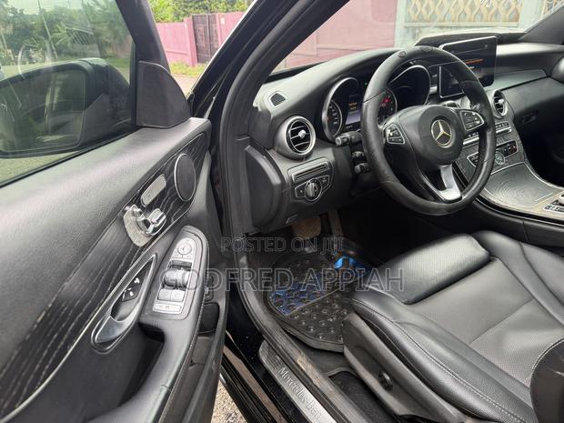 Mercedes-Benz C300 2016 Black