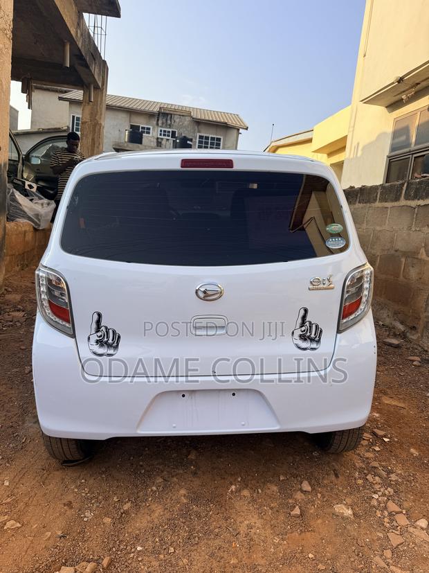 Daihatsu Mira 2015