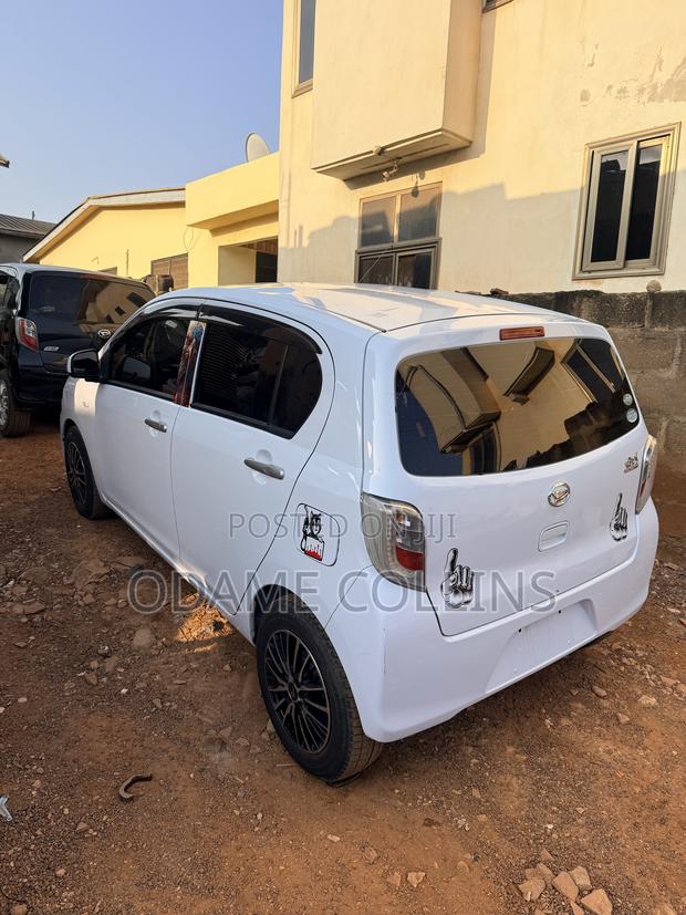 Daihatsu Mira 2015