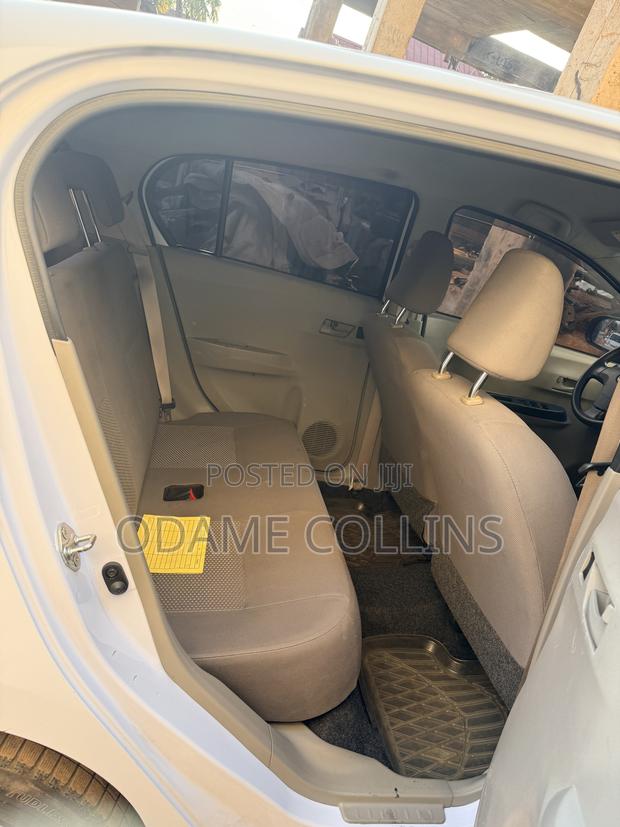 Daihatsu Mira 2015